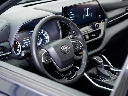 Used 2023 Toyota Highlander XSE image 9