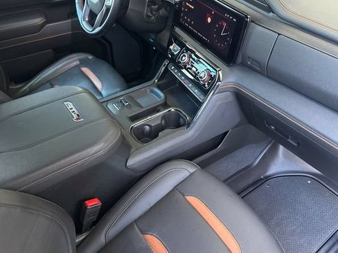 Used 2025 GMC Sierra 2500 AT4 w/ AT4 Premium Plus Package AWD/4WD image 17