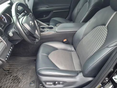 Used 2023 Toyota Camry SE w/ Cold Weather Package image 5