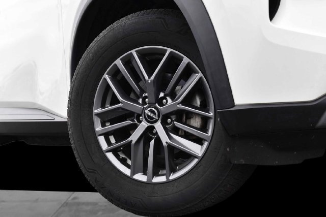 Used 2023 Nissan Rogue S FWD image 3