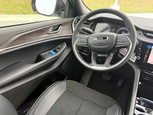 New 2026 Jeep Grand Cherokee Laredo image 32