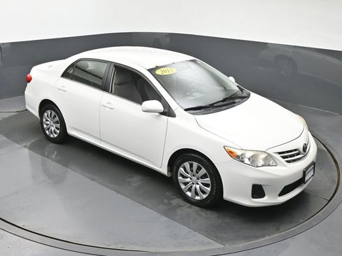 Used 2013 Toyota Corolla LE FWD image 3