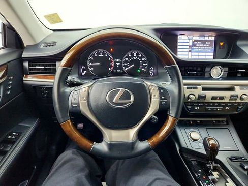 Used 2014 Lexus ES 350 w/ Luxury Package image 21
