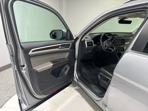 Used 2022 Volkswagen Atlas SE w/ Panoramic Sunroof Package FWD image 10