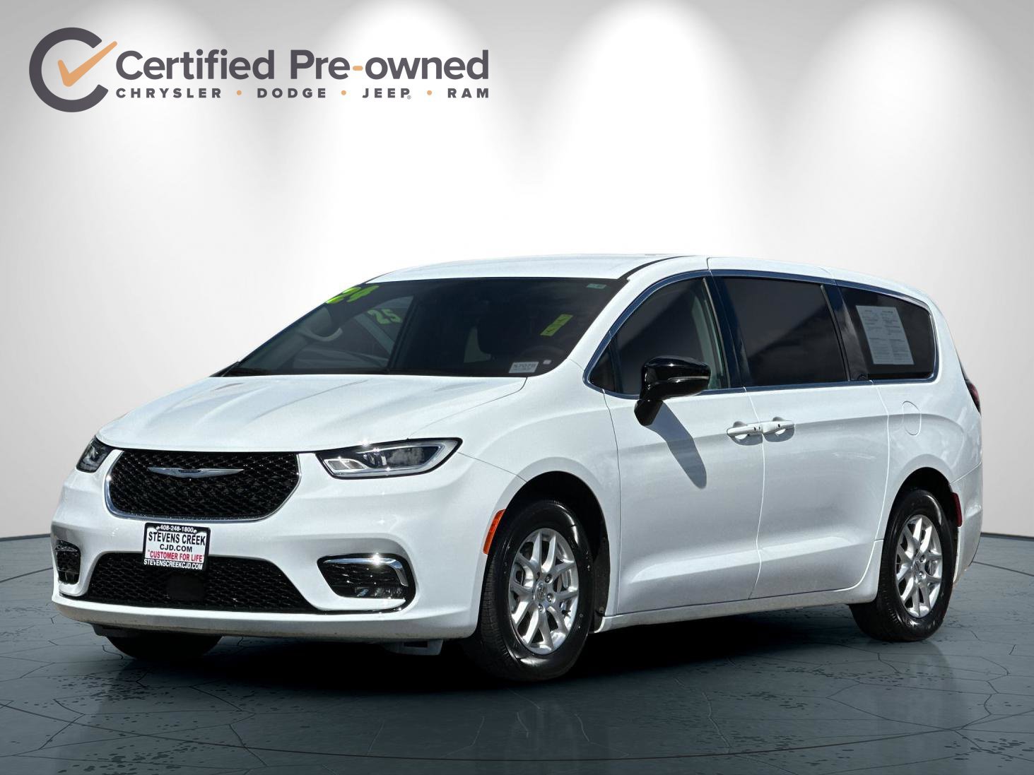 Used 2024 Chrysler Pacifica Touring-L FWD image 8