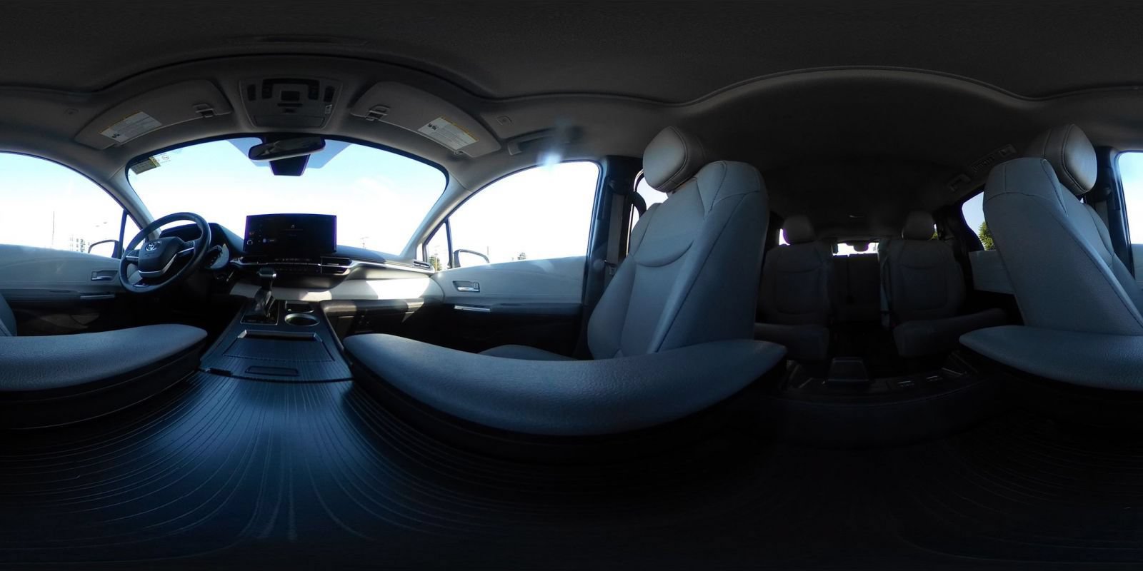Used 2025 Toyota Sienna XLE FWD image 44