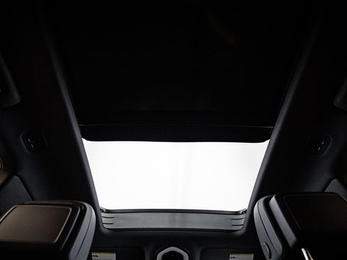 Certified 2026 Porsche Macan AWD/4WD image 30