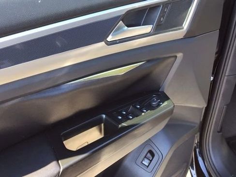 Used 2020 Volkswagen Atlas Cross Sport SE image 17