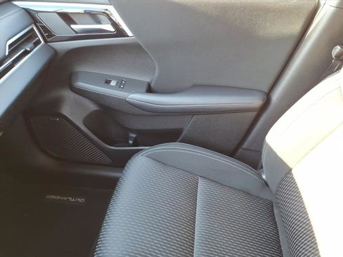 Used 2025 Mitsubishi Outlander ES image 30