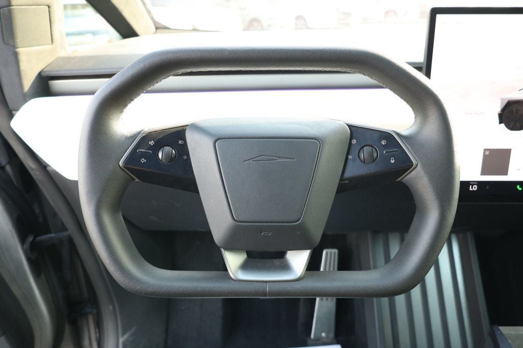 Used 2024 Tesla Cybertruck AWD Crew Cab image 11