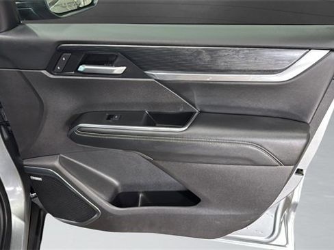 Used 2025 GMC Acadia Elevation image 46