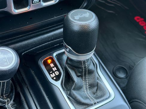 Used 2021 Jeep Wrangler Unlimited Sahara AWD/4WD image 27