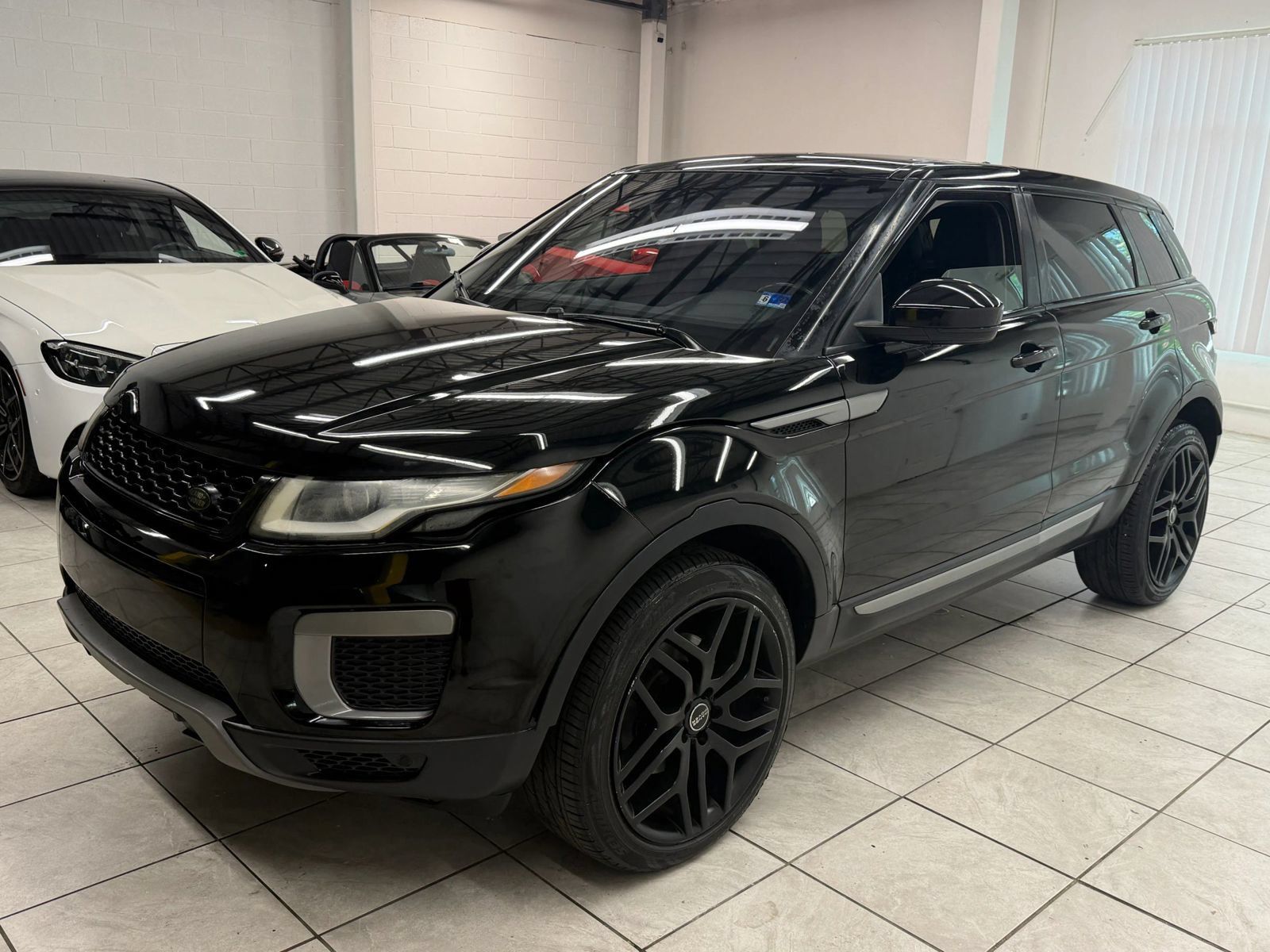 Used 2016 Land Rover Range Rover Evoque SE AWD/4WD image 3