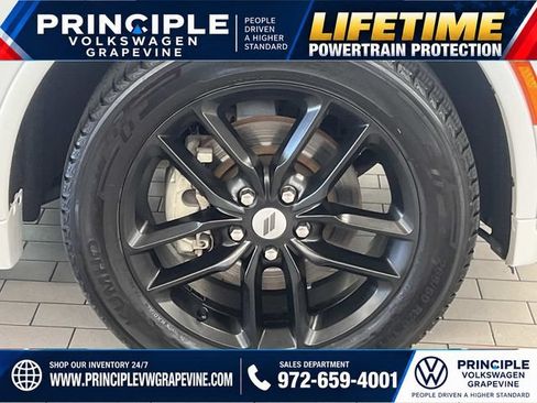 Used 2024 Dodge Durango GT RWD image 3