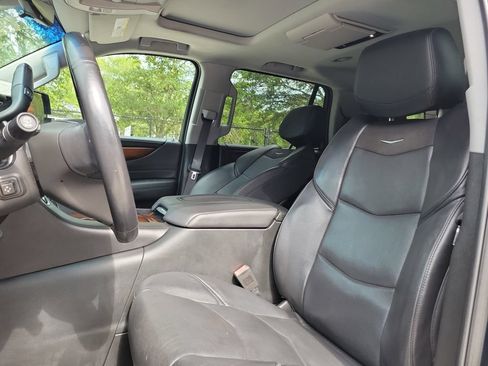 Used 2019 Cadillac Escalade Luxury RWD image 27