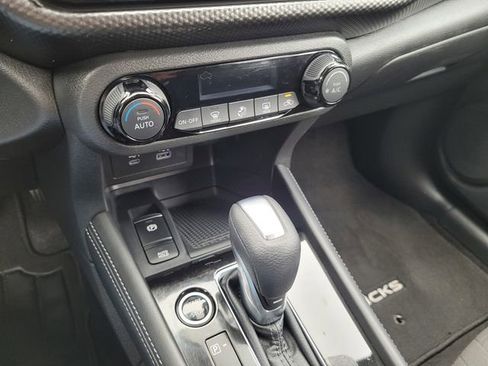 Used 2021 Nissan Kicks SV image 23