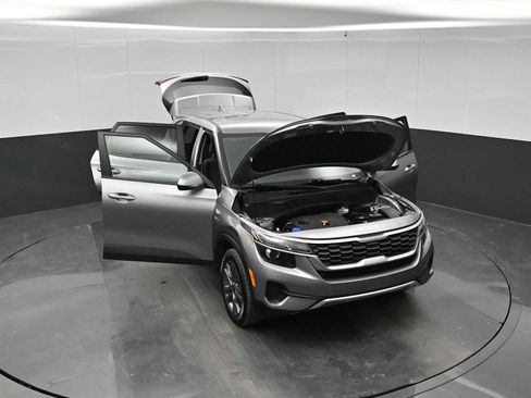 Used 2022 Kia Seltos LX AWD/4WD image 42
