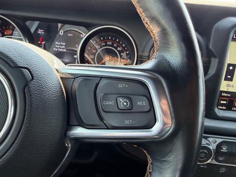 Used 2021 Jeep Wrangler Unlimited Sahara AWD/4WD image 13