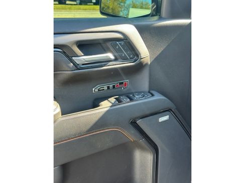 Used 2024 GMC Sierra 1500 AT4 w/ Technology Package image 9