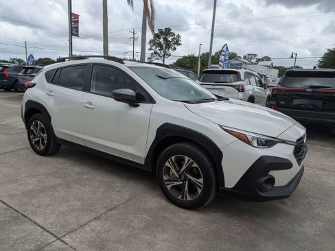 Used 2025 Subaru Crosstrek 2.0i Premium image 2