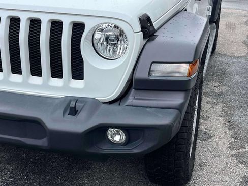 Used 2018 Jeep Wrangler Unlimited Sport S AWD/4WD image 9