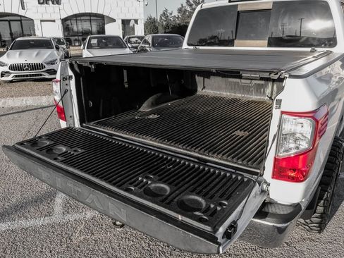 Used 2017 Nissan Titan SV image 49