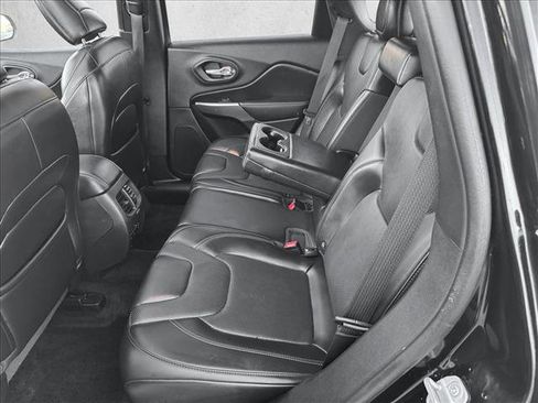 Used 2019 Jeep Cherokee Limited image 18