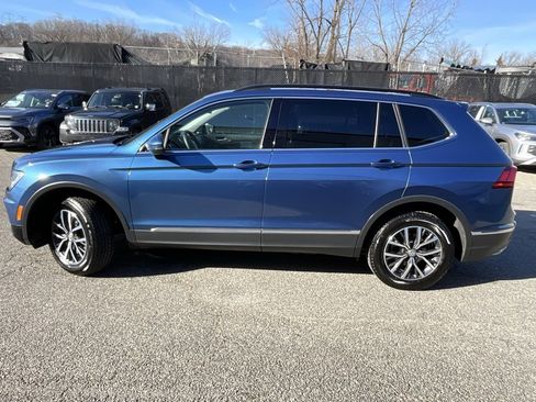 Used 2020 Volkswagen Tiguan SE w/ Panoramic Sunroof Package image 7