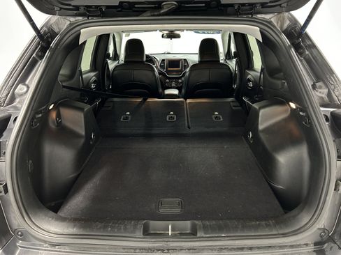 Used 2019 Jeep Cherokee Latitude Plus AWD/4WD image 34