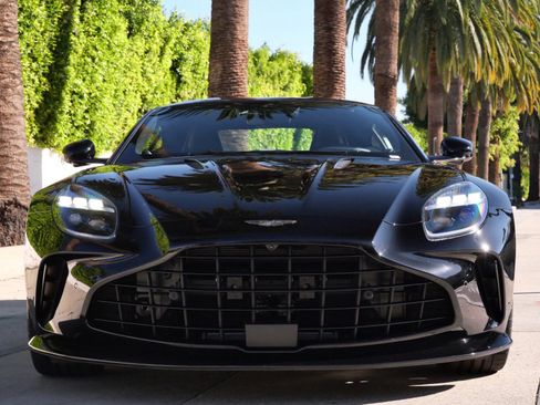 Used 2025 Aston Martin V8 Vantage Coupe image 7