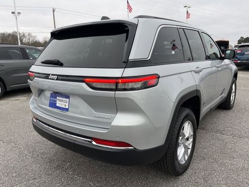 Used 2025 Jeep Grand Cherokee Laredo X image 5