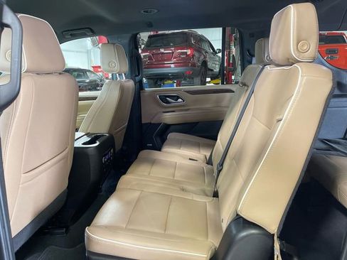 Used 2024 Chevrolet Suburban Premier AWD/4WD image 22