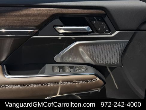 New 2026 GMC Acadia Denali Ultimate w/ LPO, Floor Liner Package AWD/4WD image 21