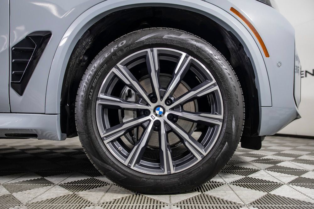 Used 2025 BMW X5 sDrive40i w/ M Sport Package RWD image 38