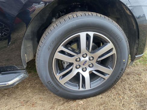 Used 2023 Ford Expedition XLT image 7