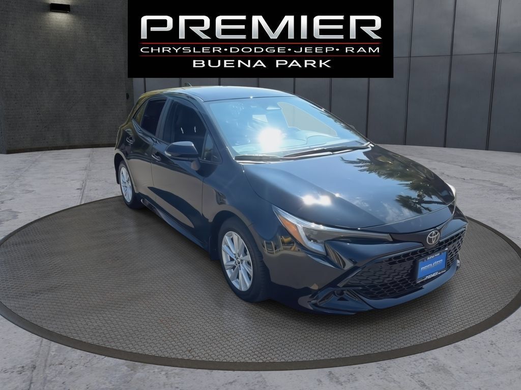 Used 2026 Toyota Corolla SE FWD image 2