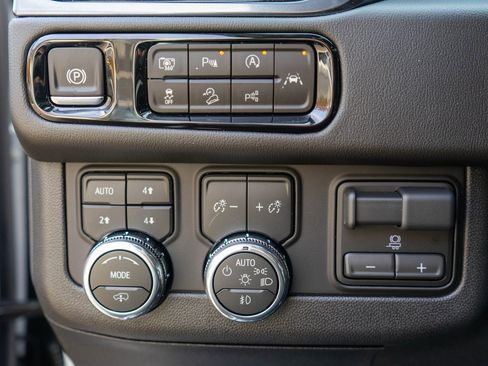 New 2026 GMC Yukon XL AT4 image 22