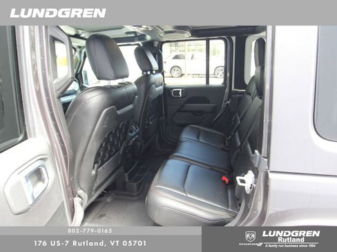 Used 2022 Jeep Wrangler Unlimited Rubicon w/ Dual Top Group AWD/4WD image 23