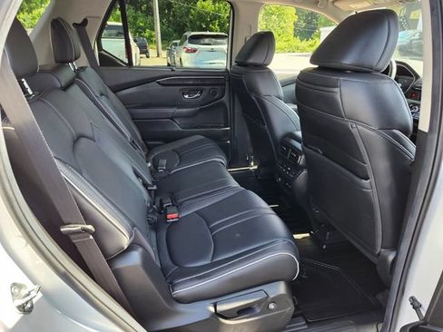Used 2025 Honda Pilot Elite image 22