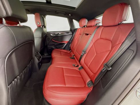 Certified 2025 Porsche Macan AWD/4WD image 25