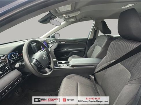 Used 2025 Toyota Camry LE image 11