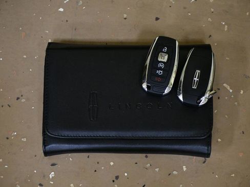 Used 2019 Lincoln Continental Select w/ Continental Climate Package image 62