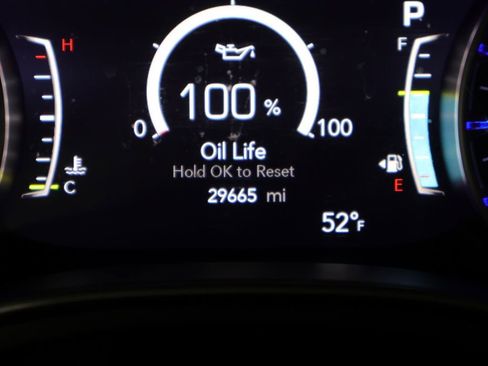 Used 2023 Chrysler Pacifica Touring-L w/ Uconnect Theater Family Group image 39