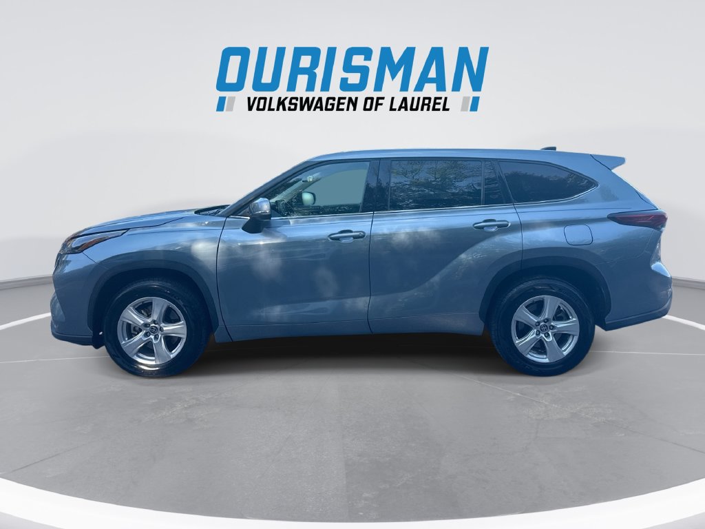 Used 2022 Toyota Highlander LE FWD image 5