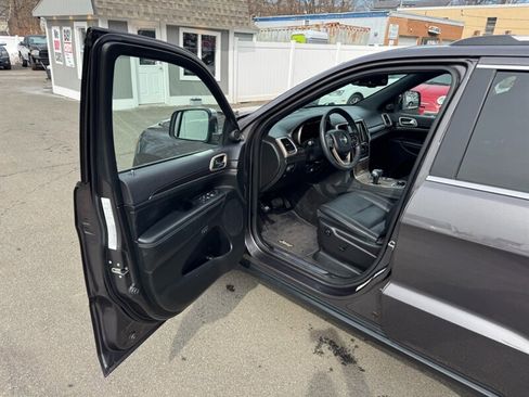 Used 2014 Jeep Grand Cherokee Limited image 16