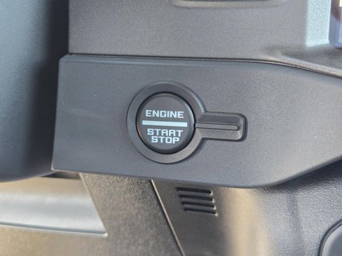 New 2025 Ford Bronco Badlands image 13