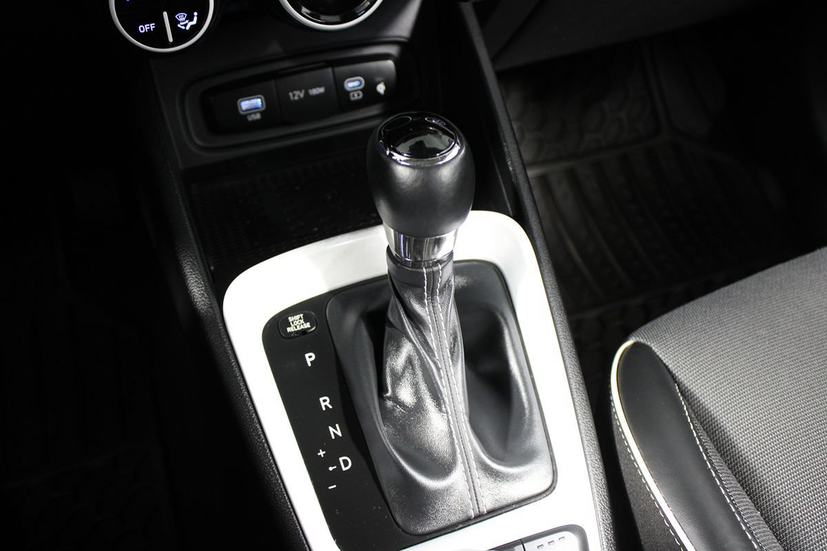 Used 2023 Hyundai Venue Limited FWD image 18