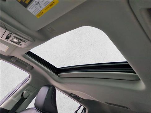 Used 2022 Toyota Highlander XLE FWD image 15