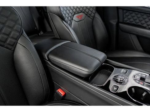 Used 2022 Bentley Bentayga image 43