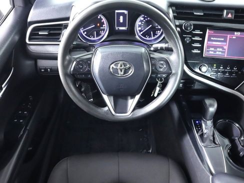 Used 2018 Toyota Camry LE image 29